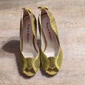 Terry de Havilland lime grn silk peep toe bow detail rhinestone heels sz 36 nwt